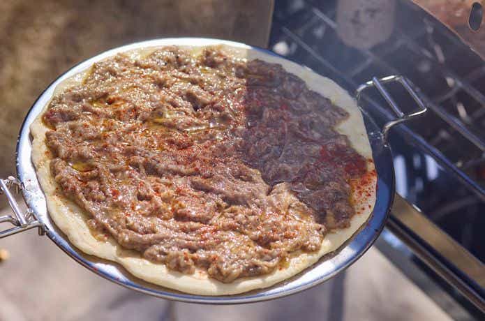 ロゴス「LOGOS THE KAMADO EMiwa」でピザを焼く