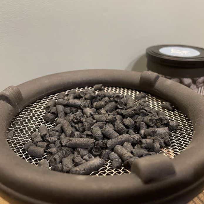 pelletan「美濃焼コンロ」にペレ炭を設置