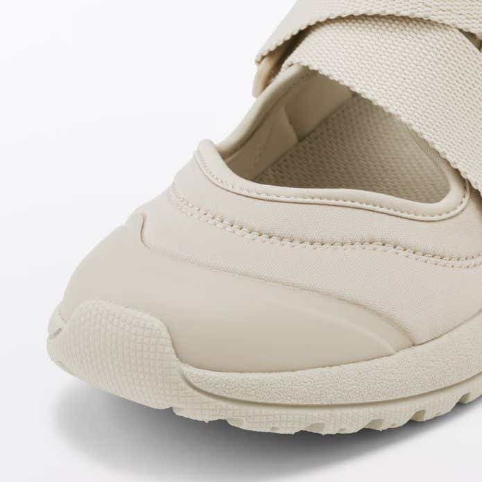 無印良品「スニーカーサンダル」のつま先