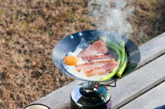 枝を刺す、そのまま皿に。個性豊かなキャンプ用フライパンおすすめ19選