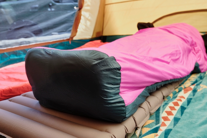 寝袋の広い足まわり