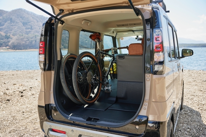 DAMDのカスタムパーツ「DALI」を装備した、三菱の「デリカミニ」