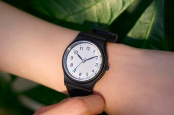 「税込1,998円で防水！？」“ファミマ”のアパレル小物は、“機能がちゃんと凄い”です【コンビニエンスウェア】