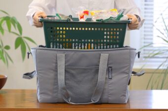 レジ後の詰め替えサヨナラ。大ヒットした“丸ごと入る保冷バッグ”が再販開始！