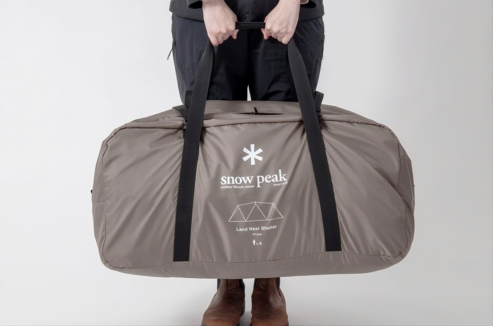 「大きいテントはめんどい」→「コレなら楽」設営がシンプルなスノーピークの“拠点”にブラックモデル追加