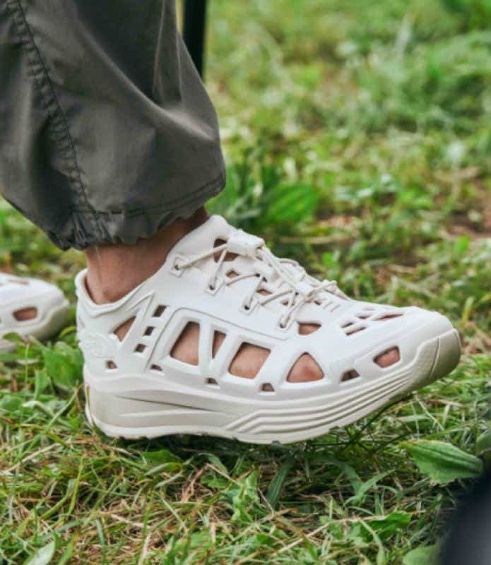 ザ・ノース・フェイス「リ アクティブ スニーカー」を履いた足元