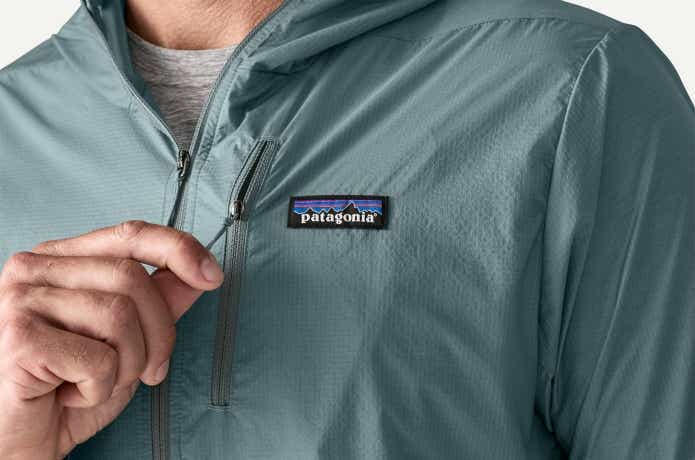 フーディニ・ジャケットの胸ポケット