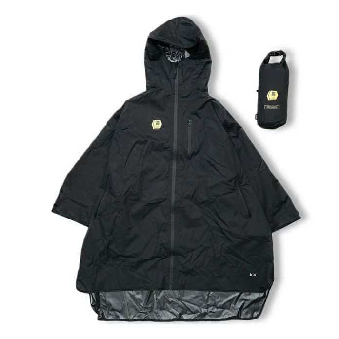 UNBY「KiU Rain Poncho UNBY別注 レインポンチョ」と付属の収納袋