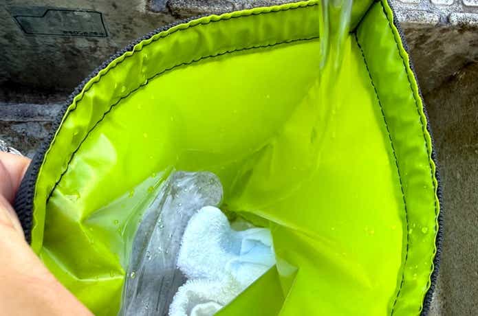 AWAT「シャカシャカウォッシュバッグ」水と洗剤