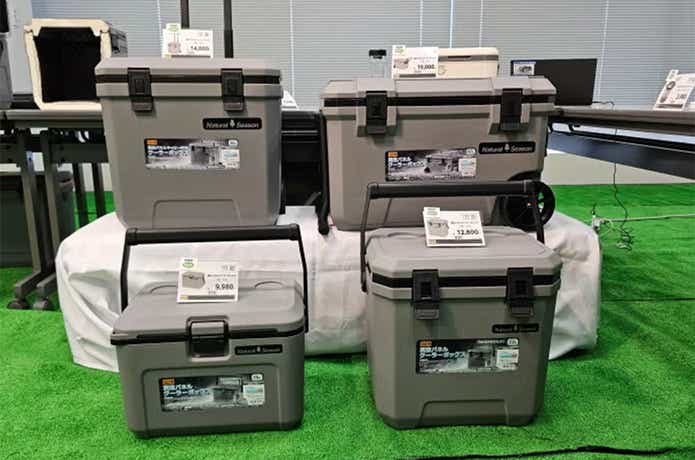 コメリ「真空パネル クーラーボックス」