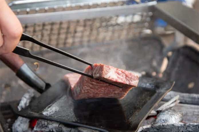 スノーピーク「ピッツ」肉挟んで