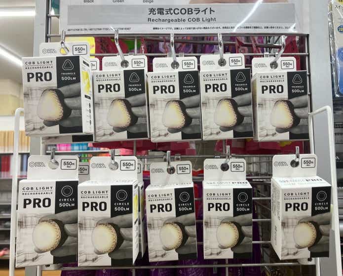 ダイソーの店頭に並ぶCOBライトPRO