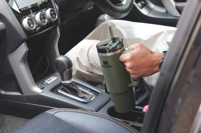 スタンレーのクエンチャーを車で使っている