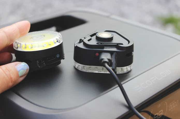 Type-Cケーブルで充電しているところ