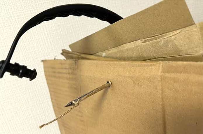 コジット「段ボールストッカー」_ひも通し