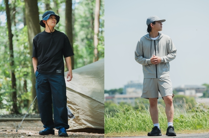 キャンプでテントの前に立つ男性と川沿いをランニングしている男性