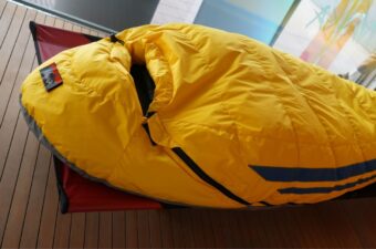 「ナンガ × JR東海！？」ただの限定カラーじゃない！こだわりが詰まった“ドクターイエロー”寝袋が誕生！