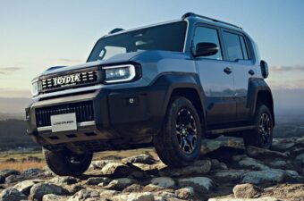 新型「ランドクルーザー“FJ”」ついに発売！“デカすぎない”から普段もキャンプもかなり良さそう