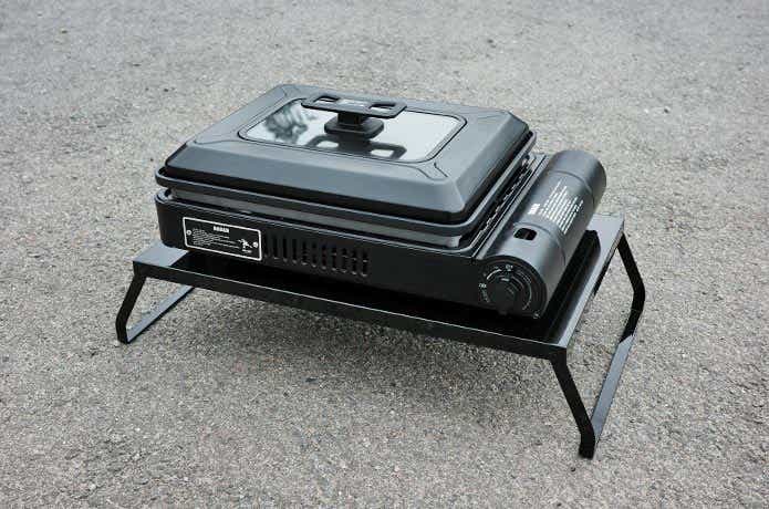 下が使える電気プレートラックに載った焼き上手さん