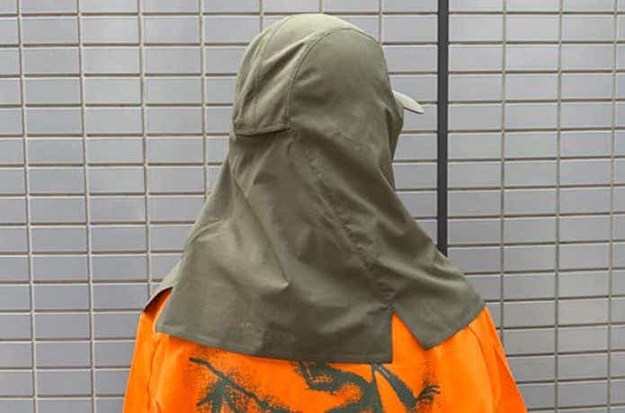 アークテリクス シーマ 5 パネル キャップを被った女性のバックショット