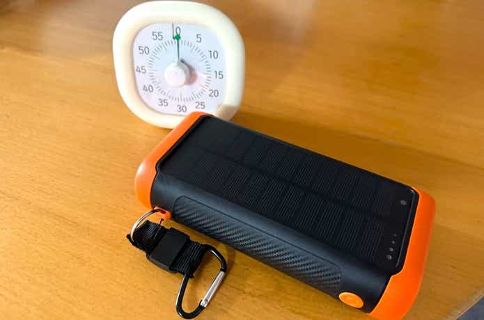 Okanne「ソーラーモバイルバッテリー」とタイマー