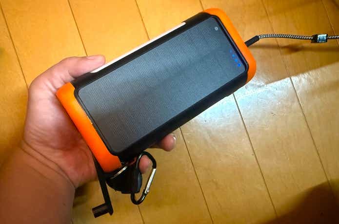 Okanne「ソーラーモバイルバッテリー」本体充電