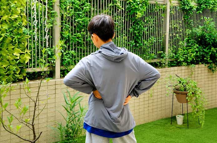 中1男子が楽天の名もなきパーカーを着用、背面