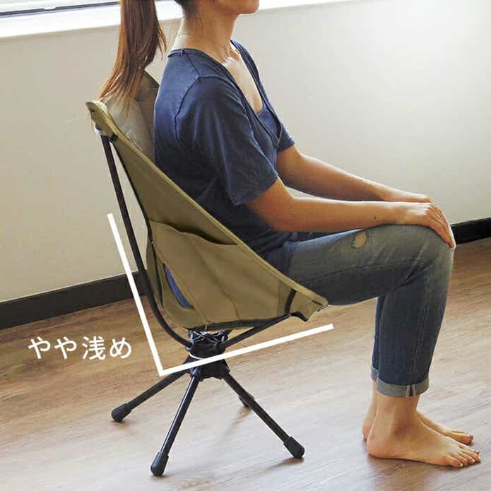 ヘリノックス「タクティカルスイベルチェア」人が使用