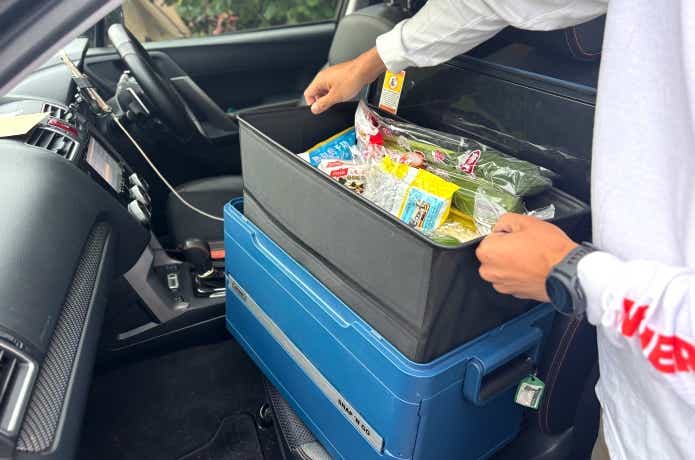 食材を入れたライナーを本体に入れている