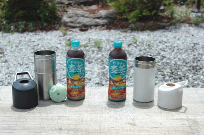 ペットボトルホルダー2つとペットボトル飲料2つ