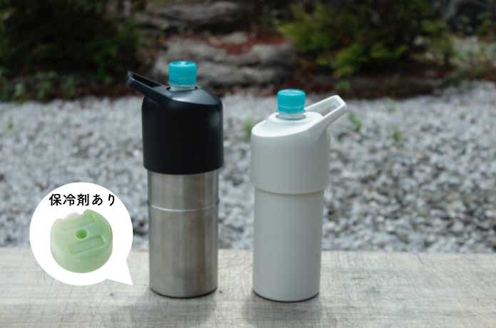保冷力検証中のペットボトルホルダー2つ