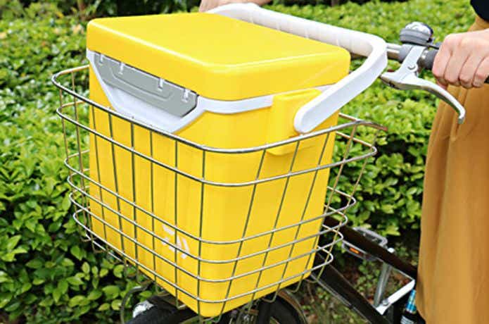 ダイワ「クーラーボックス ミニクール」を自転車の前カゴに積む