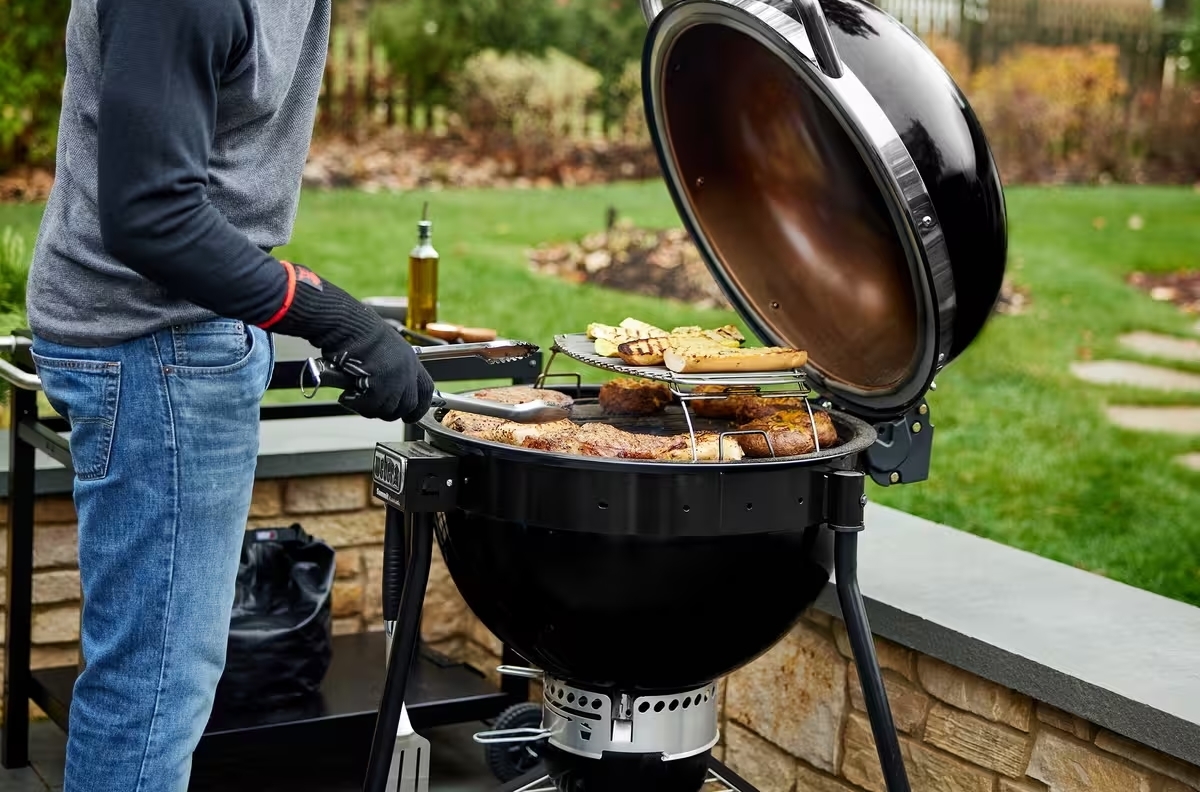 いつものBBQが激変！「蓋付きバーベキューコンロ」の激ウマ効果とおすすめ4選