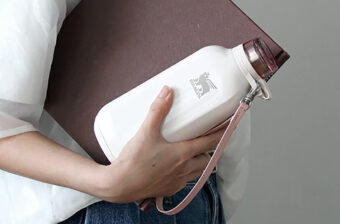「スタンレーなのに、薄型&コンパクト！？」バッグに“すっ”と収まるボトル新登場です