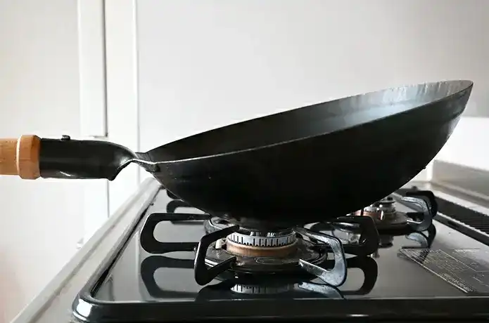 山田工業所「鉄打出片手中華鍋 30cm（1.2mm）」