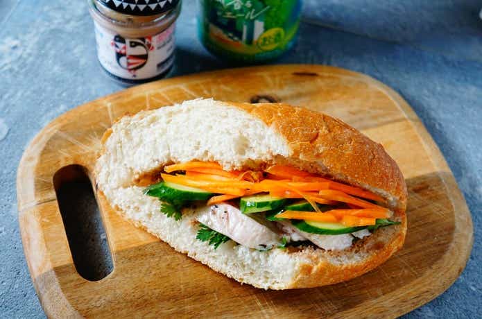アオハタの塗るテリーヌ、チキンレバーでバインミー