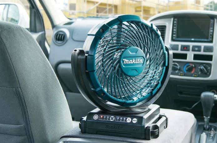 車内でマキタ 充電式ファン CF102DZを使う