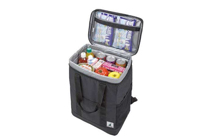 キャプテンスタッグ リュック型クーラーバッグに食材を入れる