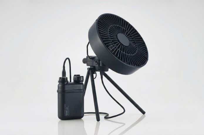 バッテリーに繋いだエレコム NESTOUT サーキュレーター FAN-1
