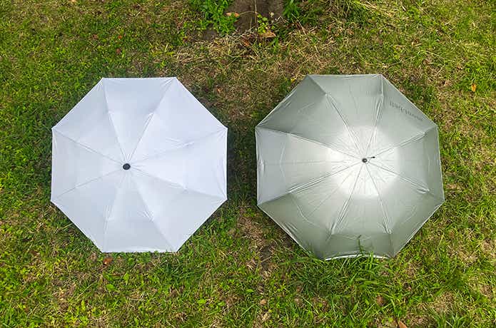 arata「AU-08」とモンベル「トレッキング サンブロック アンブレラ55」開いて置いたところ