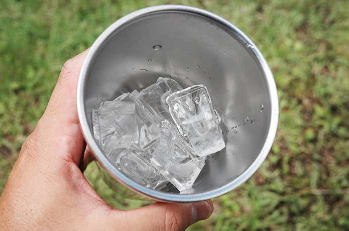 グラスに入ったIce Cube Makerの氷