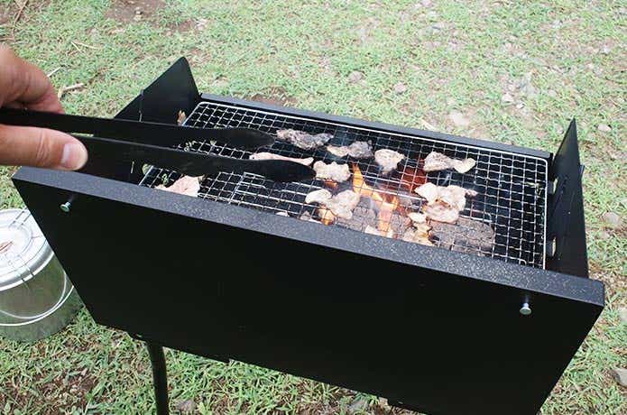 風防越しにみた焼肉