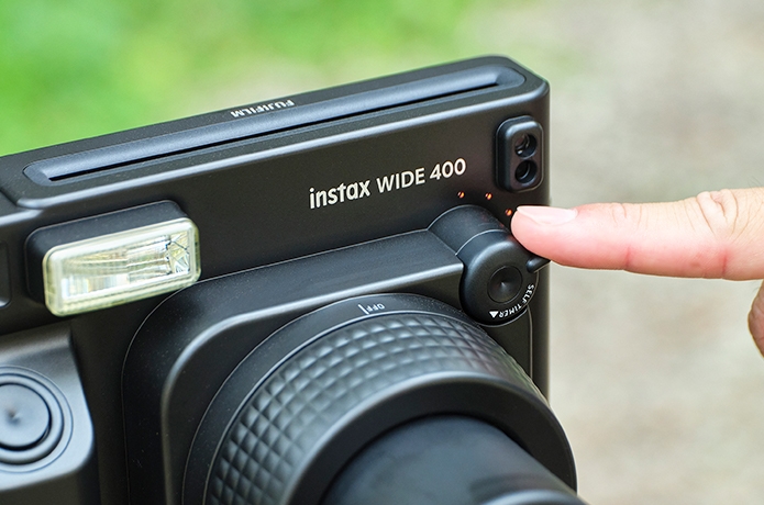 instax WIDE 400のセルフタイマーをセット