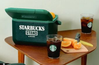 【5,280円〜】スタバ × コールマン ×ビームスが最高コラボ。“キャンパー仲間とも被らない”4アイテムを発表