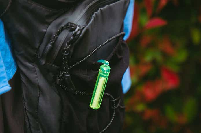 GEAR AID「ナイグロー」バックパックに装着