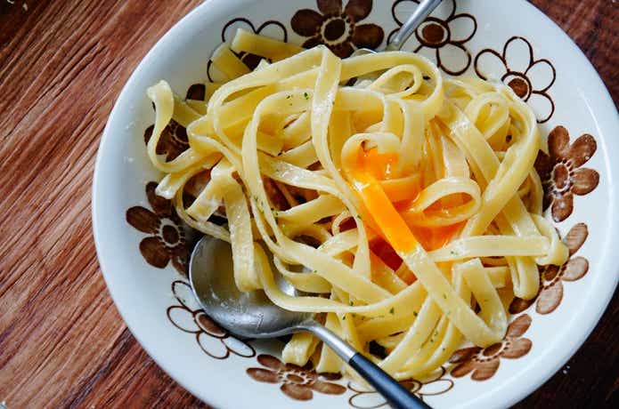 カルディのチーズマヨソースでカルボナーラ風パスタ