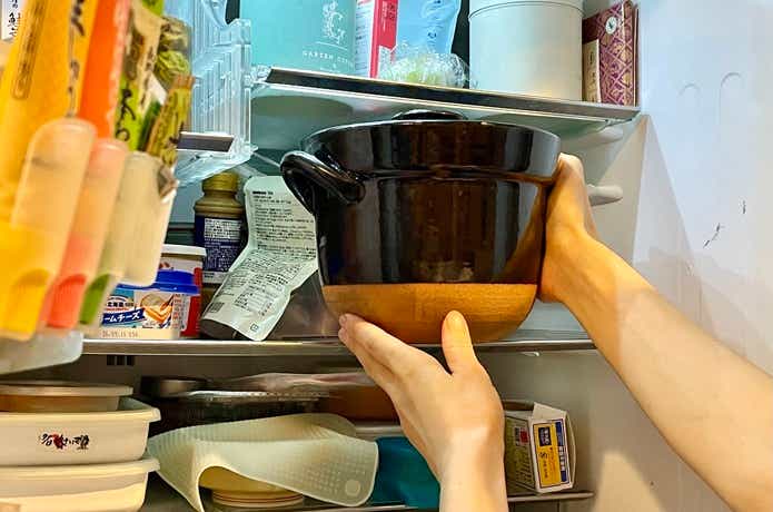 無印良品のごはん鍋を冷蔵庫に保存している様子
