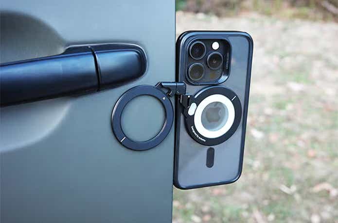 Aulumu「G09（スマホリング）」車のドアに貼り付け