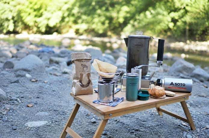 川沿いでコーヒータイム