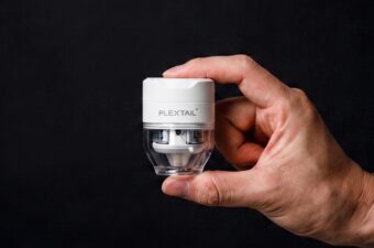 たった67g。超ちっちゃなコレで、外遊びの「準備」と「帰り」が一気にラクに！【FLEXTAIL新作】
